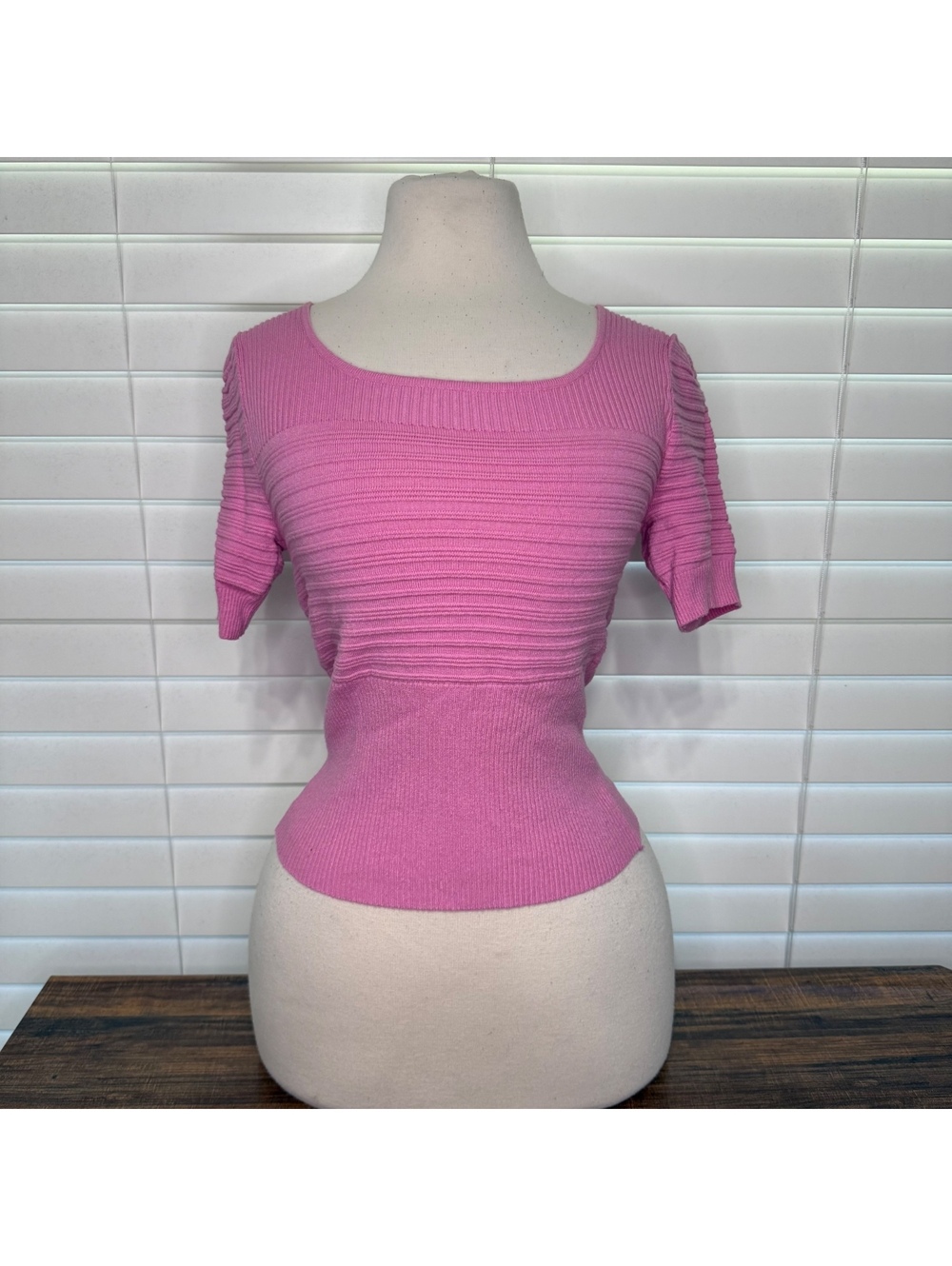 Woman's Ribbed Knit Pink Short Sleeve Top Size Small